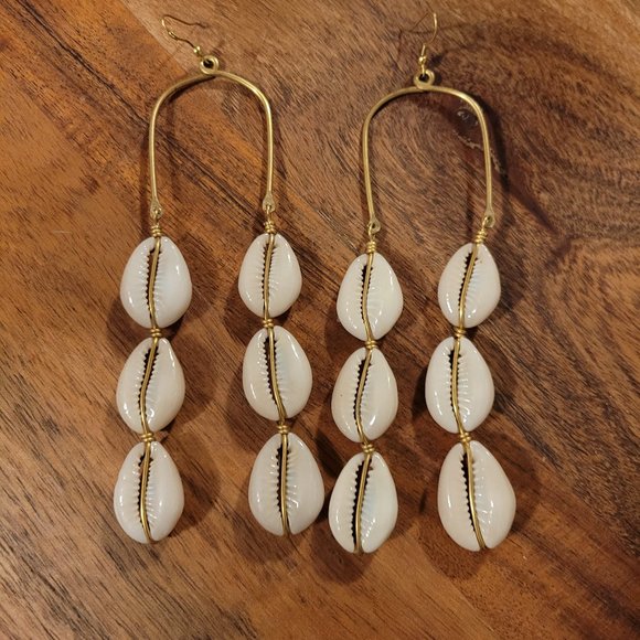 Cowrie Earring - Picture 1 of 2